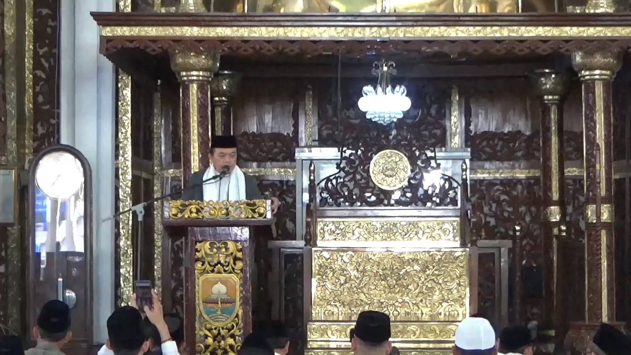 Gubernur Jambi Al Haris Sholat Idul Fitri Di Masjid Agung Al Falah