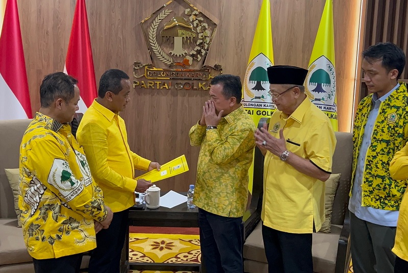 Cek Endra Antarkan Al Haris Terima Rekomendasi Golkar, Diserahkan Langsung Ketum Bahlil Lahadalia