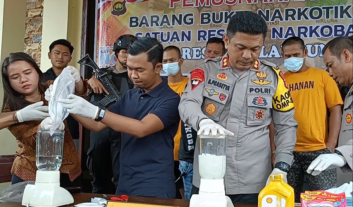 Mapolres Sarolangun Musnahkan Hampir Satu Kilogram Sabu 