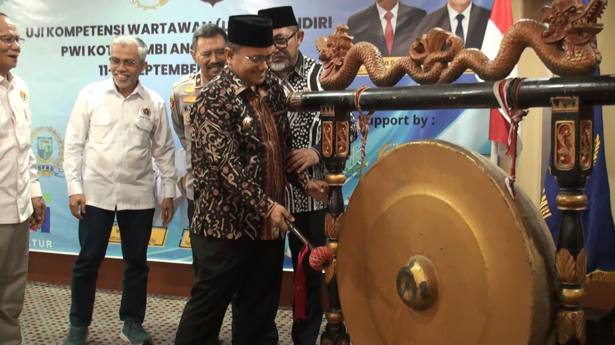 Buka UKW PWI Kota Jambi, Sekda Sudirman Tegaskan Wartawan Harus Kompeten