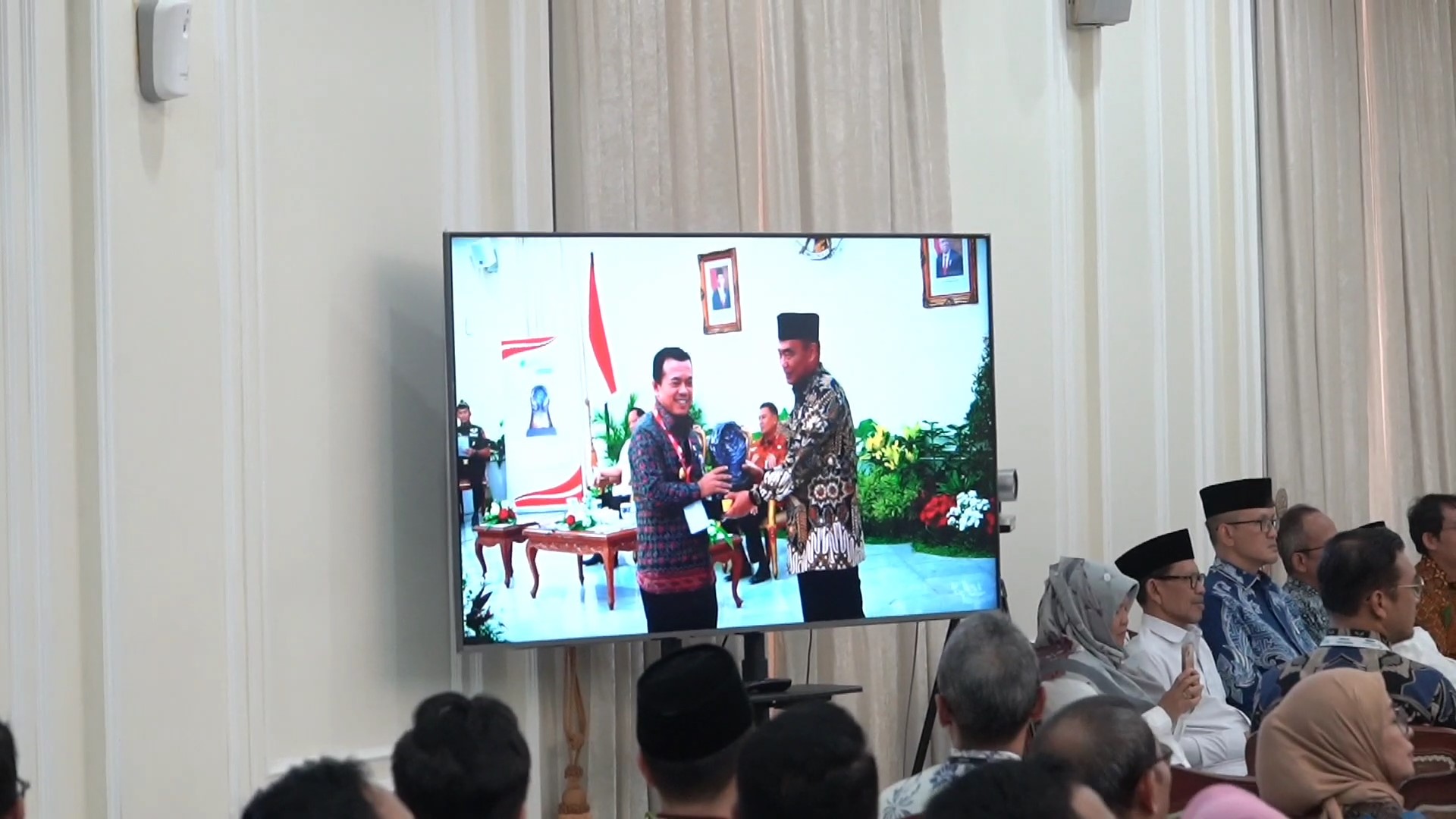 Gubernur Jambi Al Haris Terima Penghargaan Paritrana Award 2023 dari Wapres Ma’ruf Amin