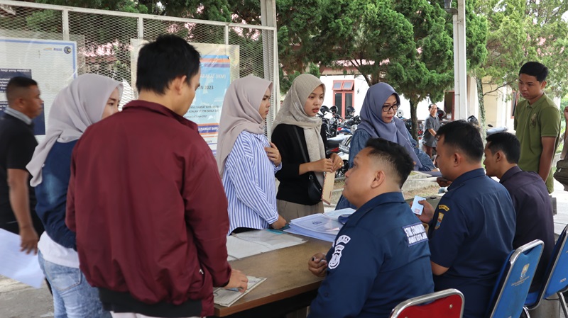 Masyarakat Serbu Program Pemutihan Pajak Kendaraan di Jambi, Kantor Samsat Kota Jambi Dipenuhi Pendaftar