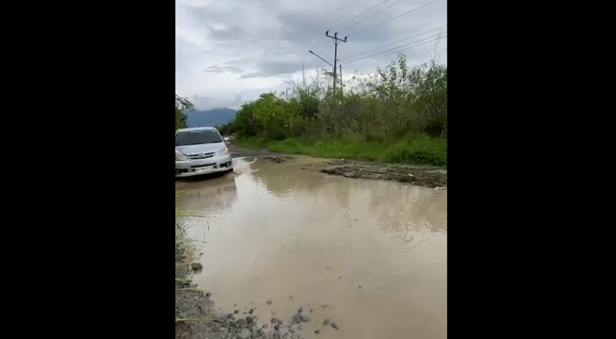 Infrastuktur Jalan Rusak Parah, Jalan Sungai Hangat Kerinci Jadi Kolam