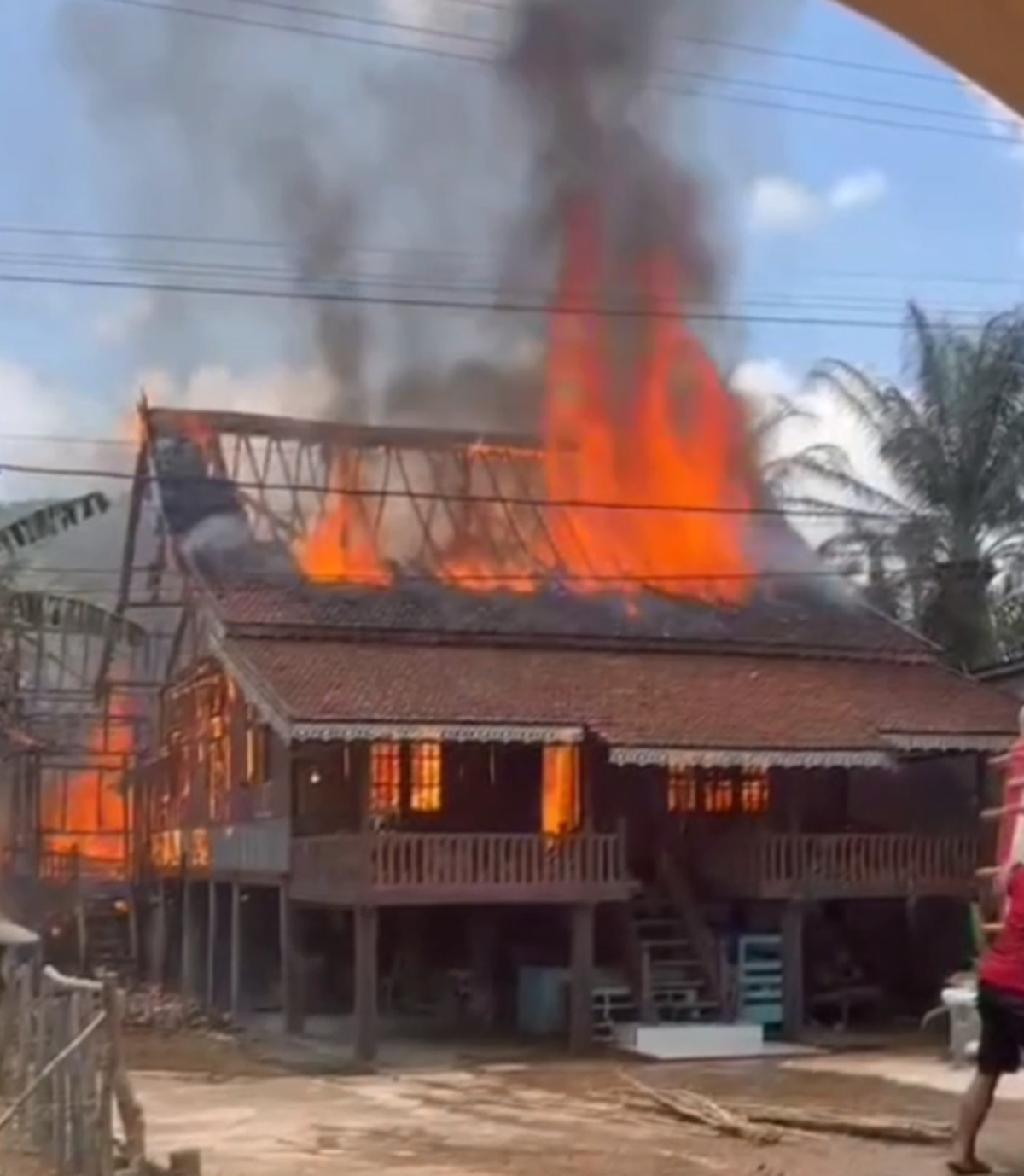 Rumah Mantan Anggota DPRD Batang Hari Hangus Terbakar di Mersam, Kerugian Capai Rp1 Miliar