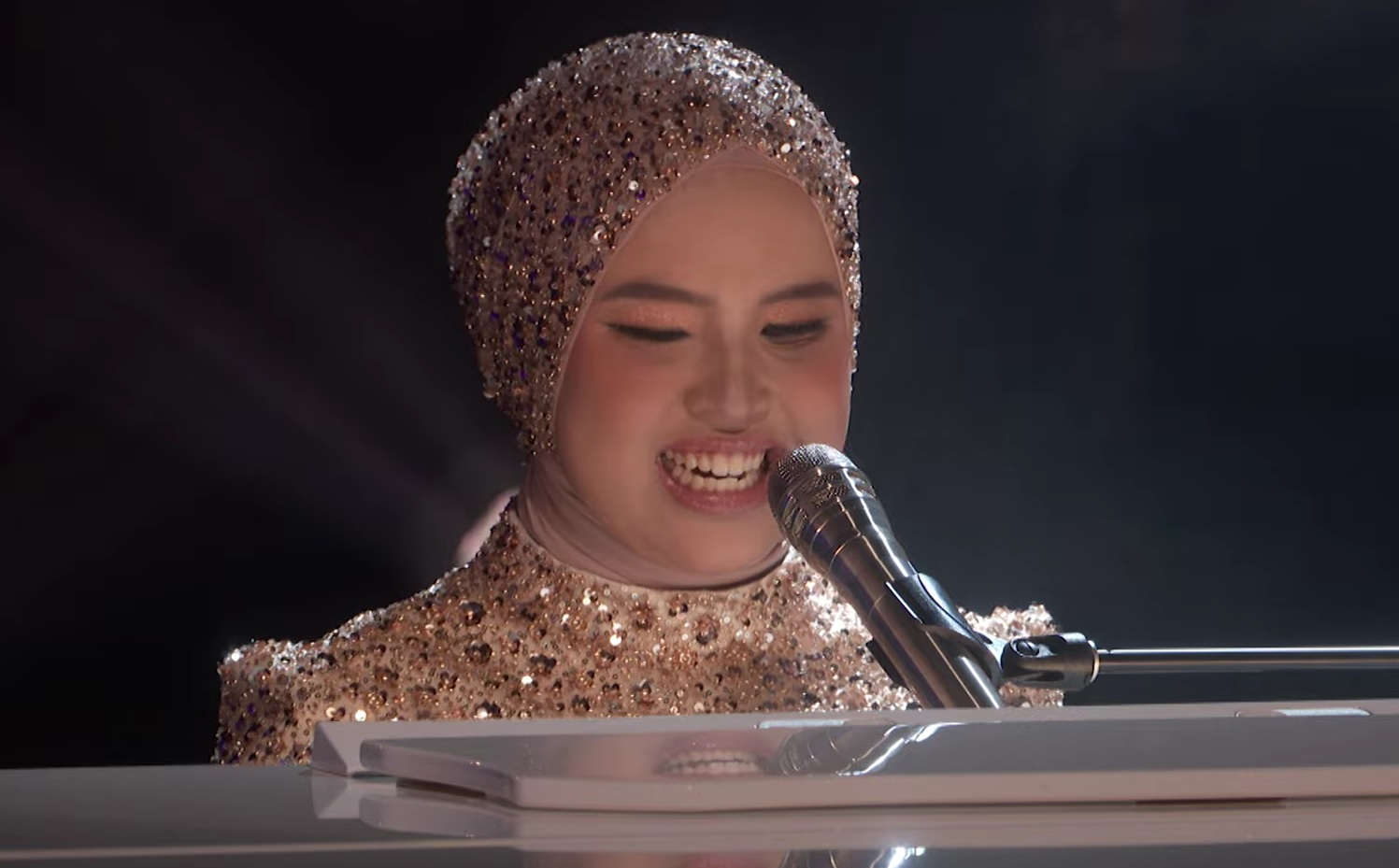 Penampilan Putri Ariani di Semifinal America's Got Talent 2023 Kembali Memukau, Dapat 4 Standing Ovation Juri 