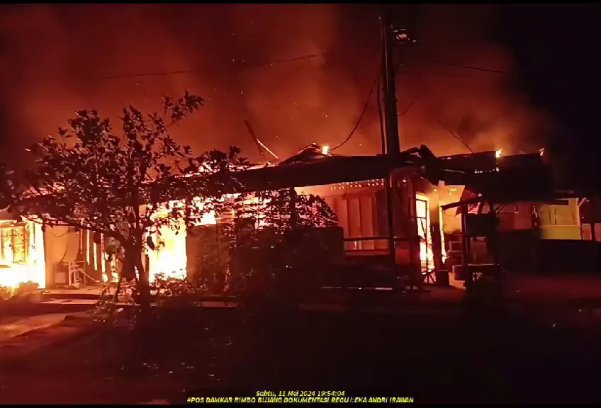 Lupa Matikan Kompor, 5 Rumah di Pasar Unit 12 Kecamatan Rimbo Ulu Terbakar