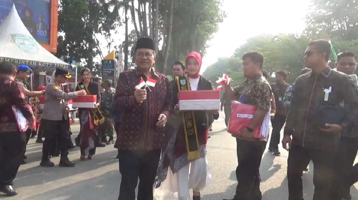 Jelang HUT RI Ke-81, Pemkot Jambi Bagikan 4 Ribu Bendera Merah Putih 