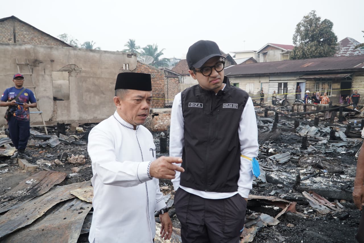 Tinjau Korban Kebakaran di Kelurahan Cempaka Putih, Gubernur Al Haris Pastikan Bantuan Segera Disalurkan