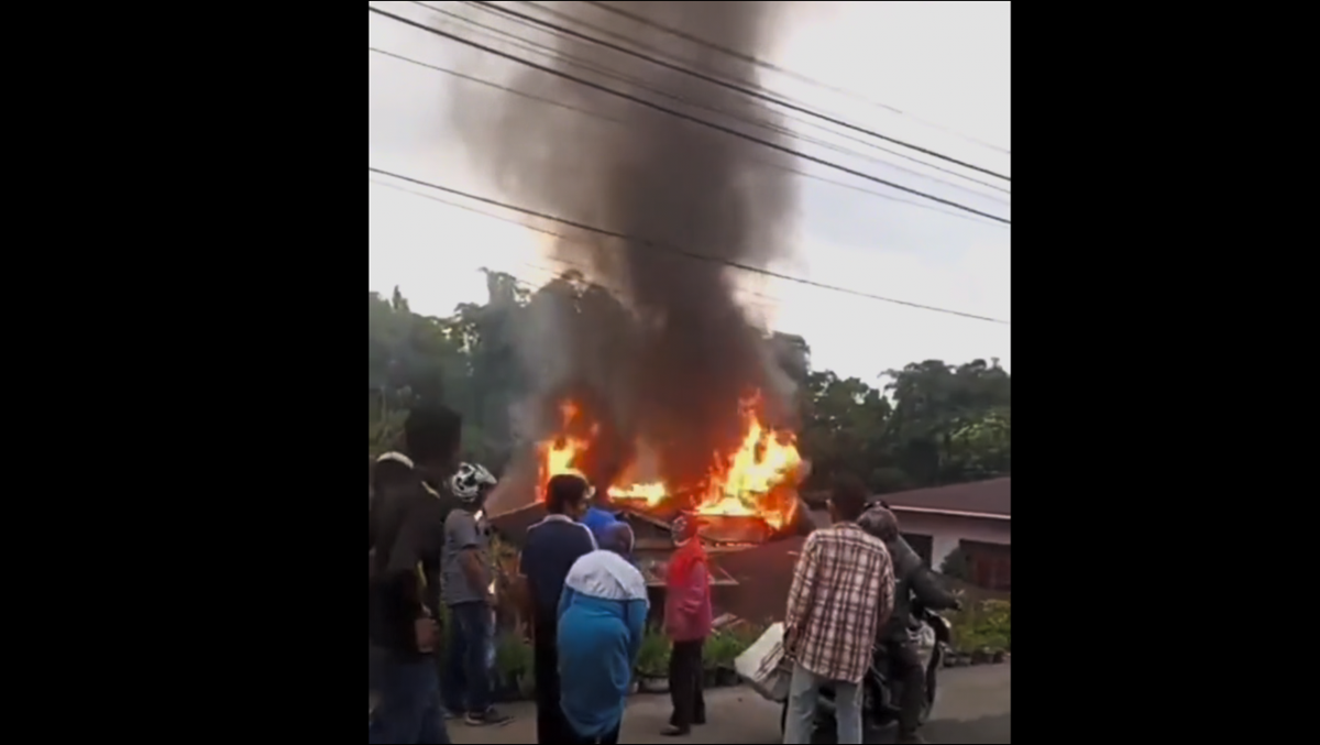 Satu Rumah di Desa Sungai Jernih Habis Dilahap Oleh Si Jago Merah