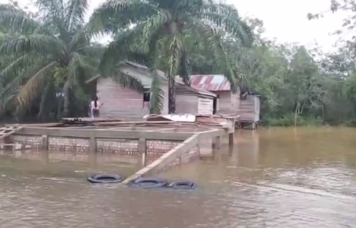 Puluhan Unit Rumah Warga di Muara Tembesi Mulai Digenangi Banjir