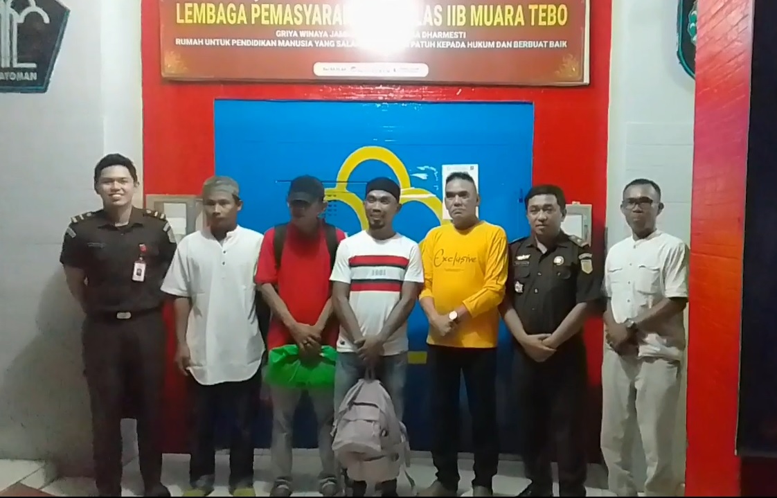 Kejari Tebo Bebaskan Kades, Anggota BPD Dan Ketua Karang Taruna Desa Teluk Lancang