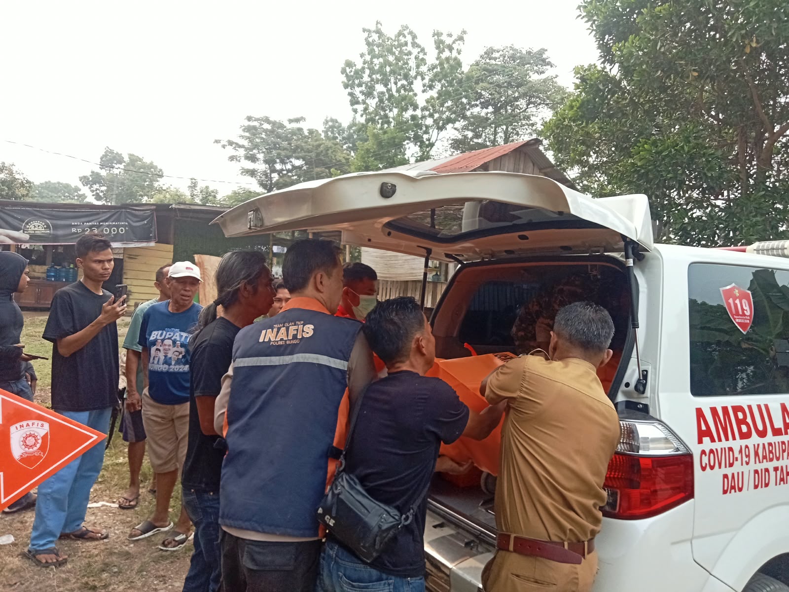 Warga Cadika Digegerkan Penemuan Laki - laki Tewas Tergantung 