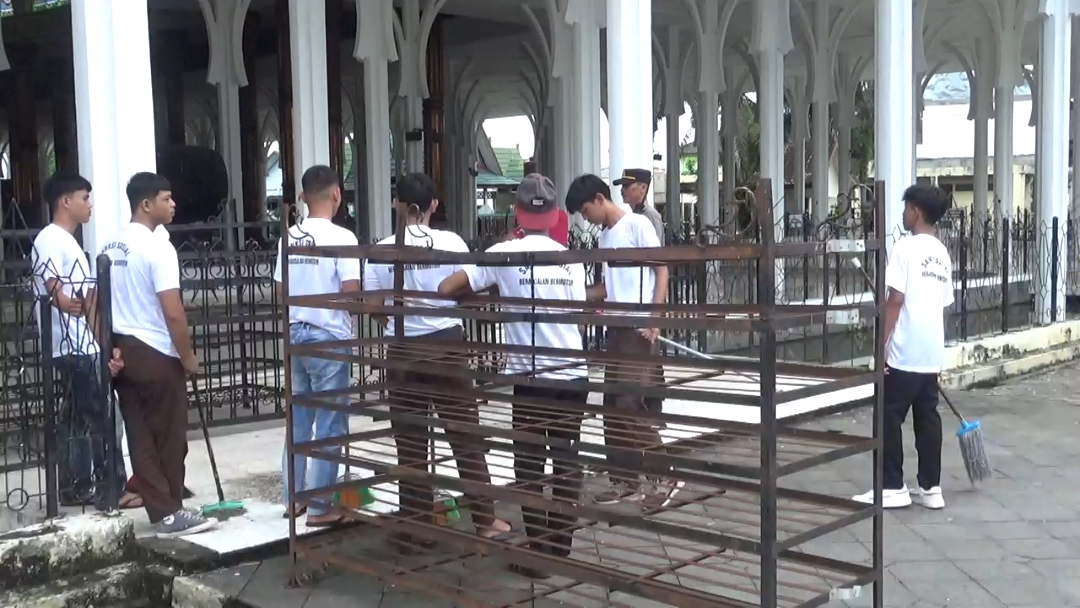 10 Anggota Geng Motor Diamankan Polisi, 8 Diantaranya Diberi Sanksi Sosial Bersihkan Masjid