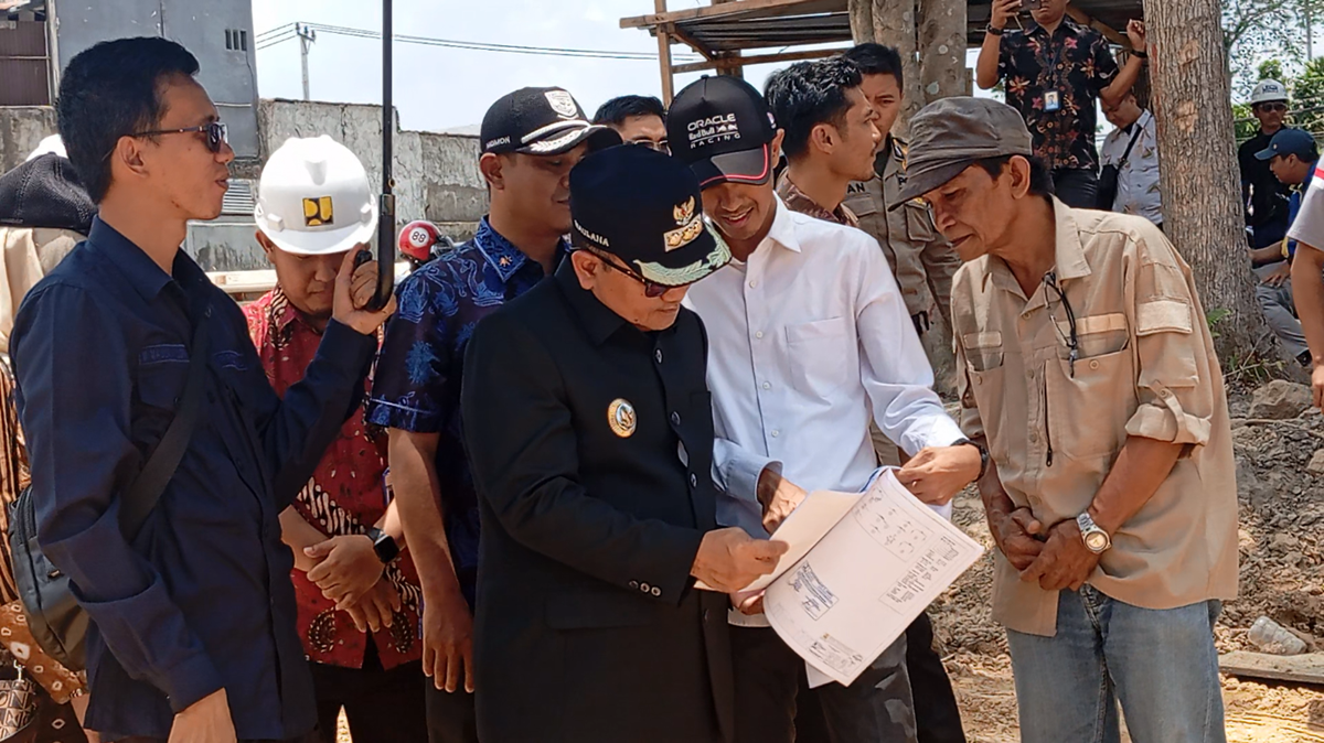 Wali Kota Maulana Tinjau Progres Kolam Retensi Danau Telago Kajang Lako