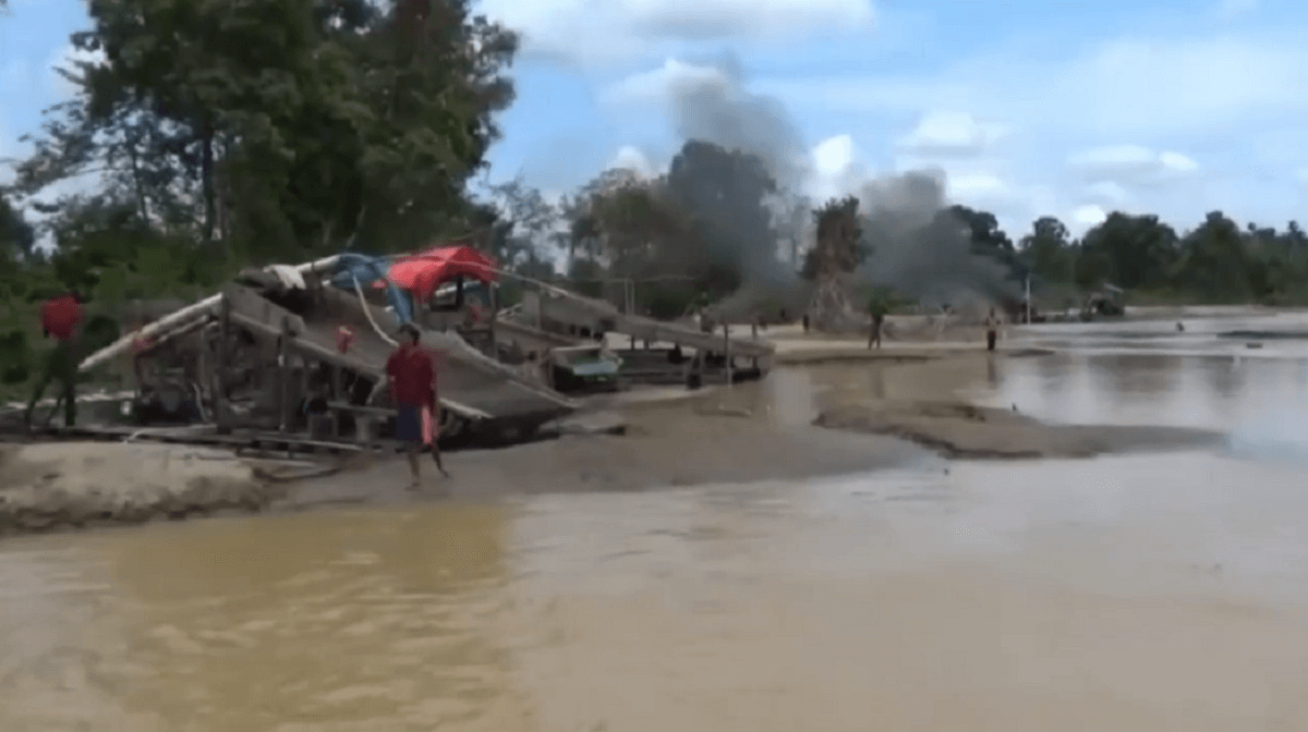 Dampak Aktivitas Peti, Tebing Sungai Batanghari Terancam Erosi
