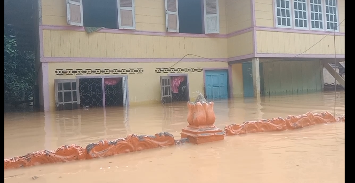 Curah Hujan Tinggi, Puluhan Rumah di Merangin Terendam Banjir Hingga Satu Meter