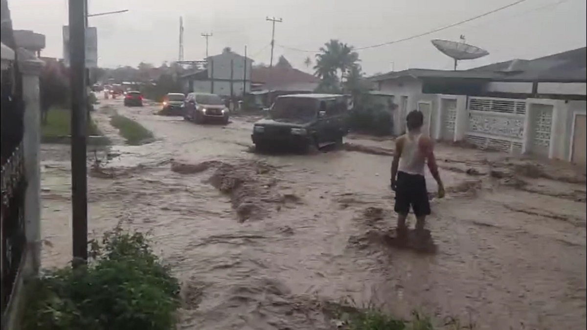 Mengerikan Situasi Saat Banjir Bandang Melanda Desa Semumu Kerinci, 50 Rumah Warga Terendam Banjir