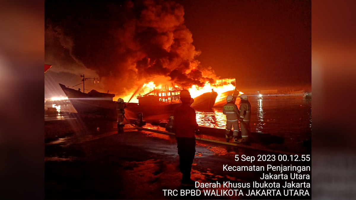 Kapal Terbakar di Pelabuhan Muara Baru, 9 Unit Kapal Hangus