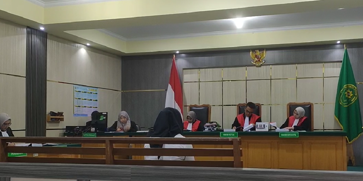 Terdakwa Korupsi Dana BOP Batang Hari Menangis, Mohon Keringanan Hukuman