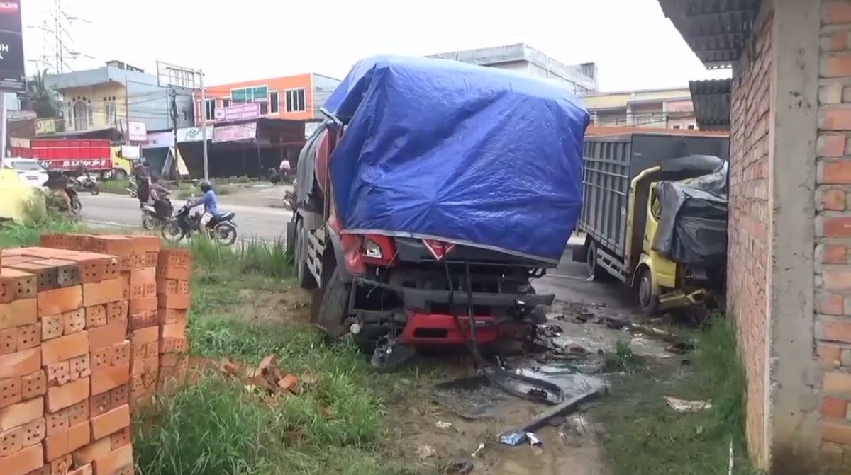 3 Kendaraan Terlibat Tabrakan Beruntun Di Desa Mendalo Darat 