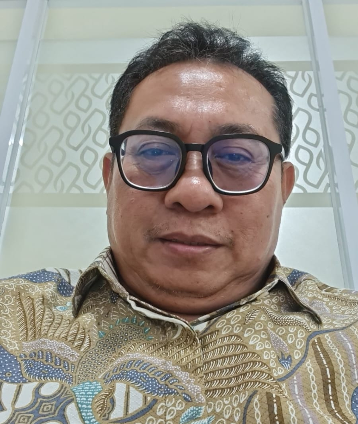 Geliat Bayang-Bayang Sang Mantan