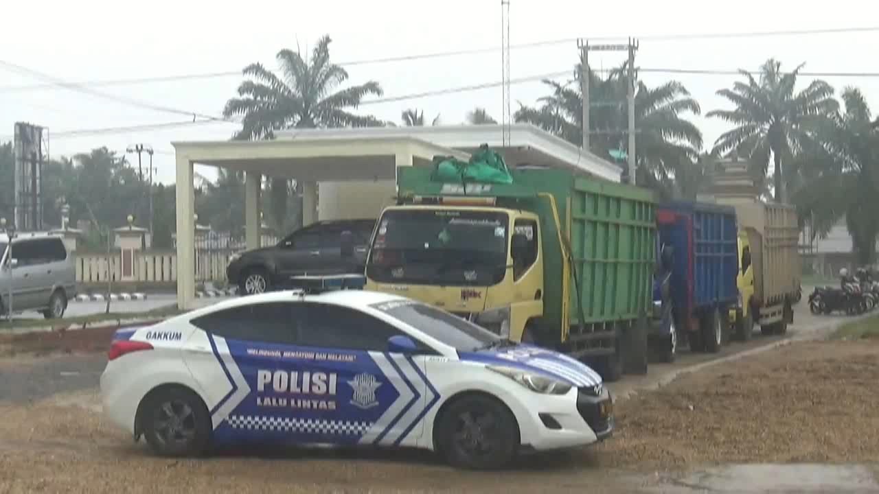 Sudah Jelas Dilarang, 3 Truk Batu Bara Nekat Beroperasi dan Berujung Ditahan Polisi