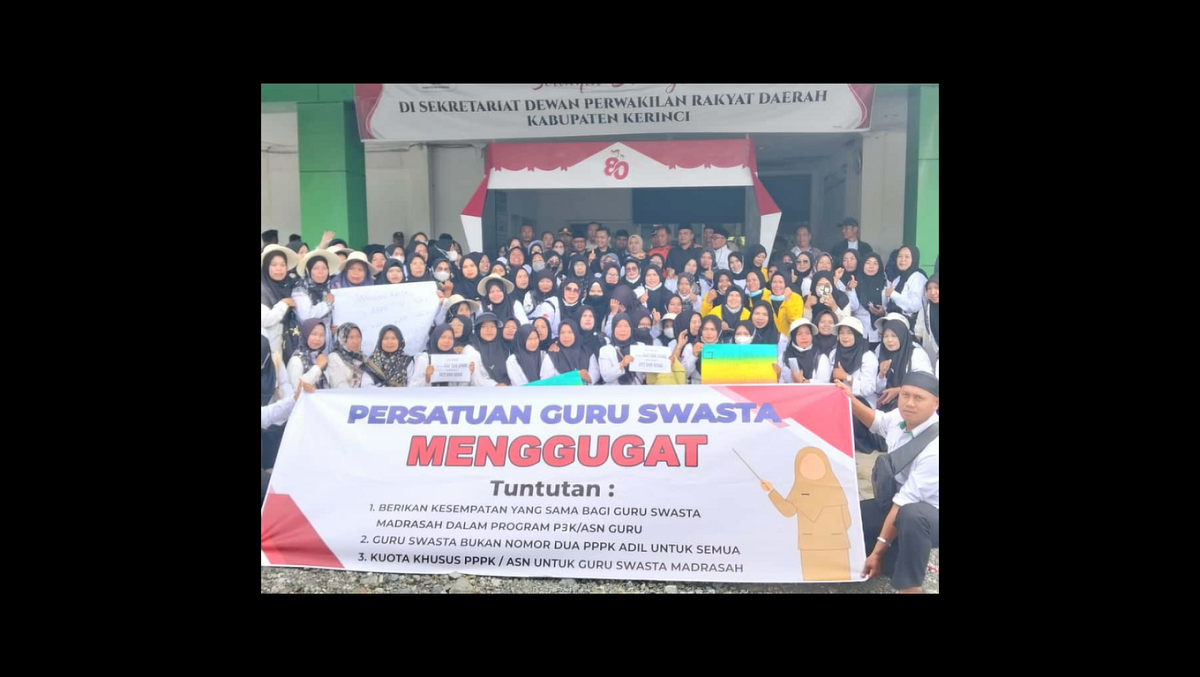 Aksi Demo Guru Honorer Sekolah Swasta Tuntut Kesetaraan Status di Depan DPRD Kerinci
