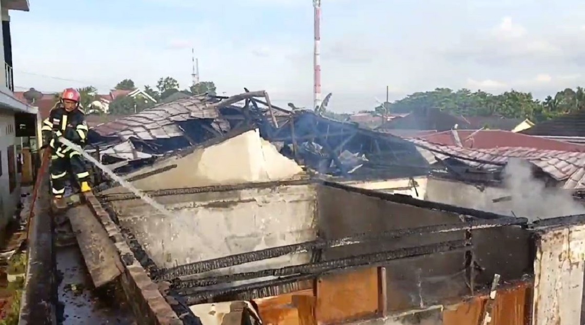 Api Hanguskan Rumah Permanen Milik Mantan Kadis PU Kota Jambi