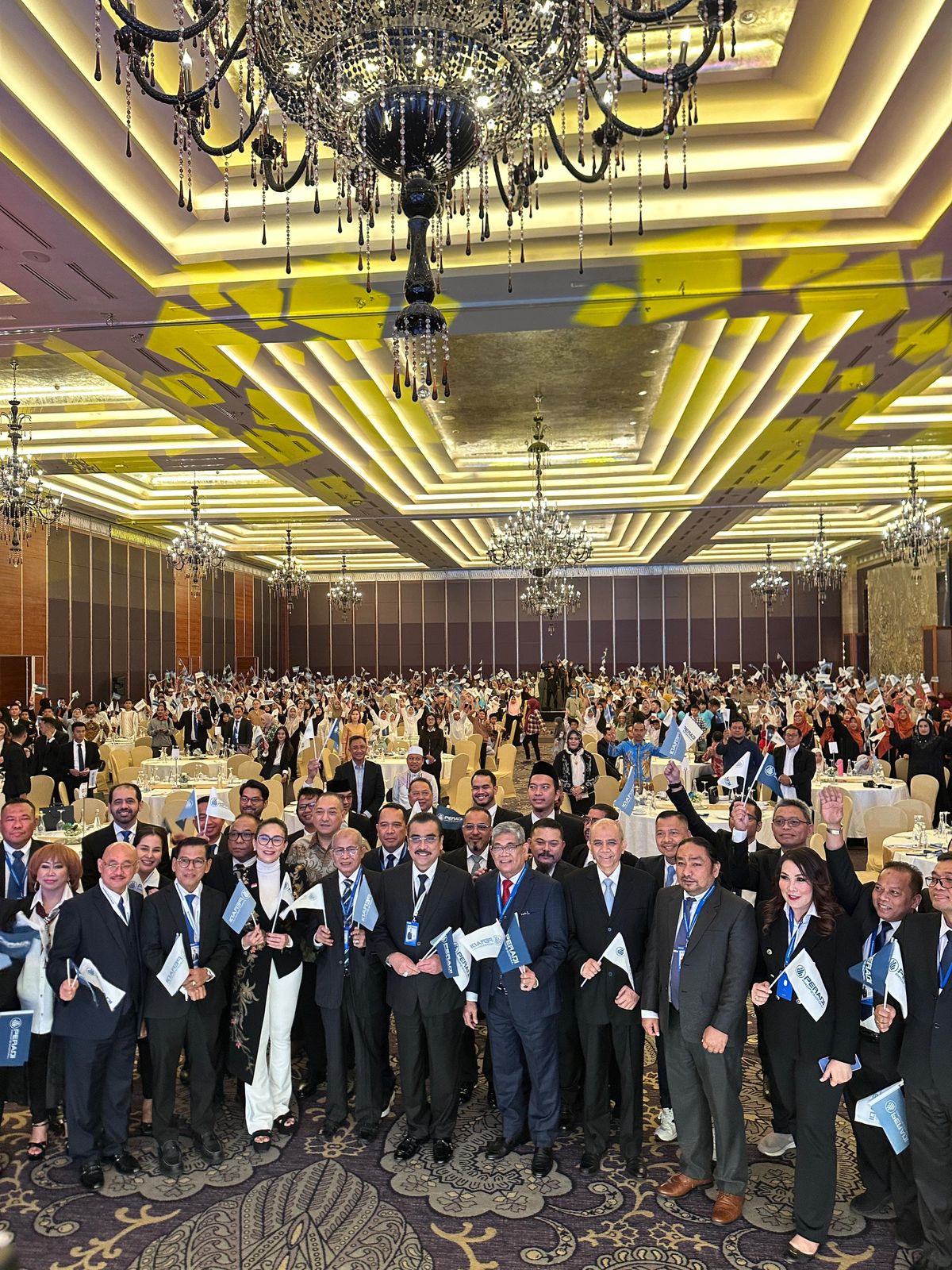 PERADI PROFESIONAL Hadir Bukan Sebagai Tandingan Tetapi Menjawab Tantangan Nyata Dunia Hukum Indonesia