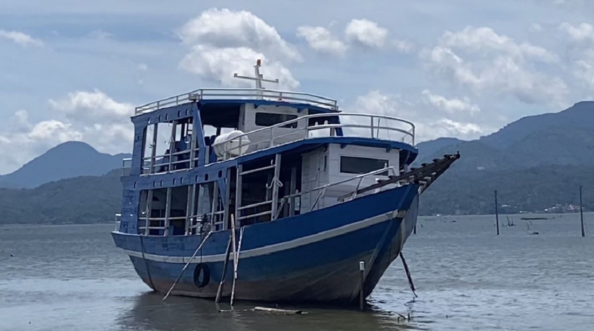 Kapal Sakti Wisata Bernilai Miliaran Rupiah Terbengkalai di Tengah Danau Kerinci