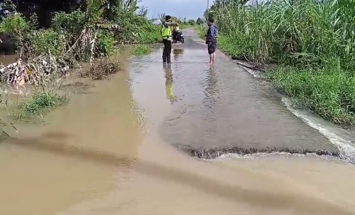 Warga 3 Desa di Muaro Jambi Terisolir Akibat Akses Jalan Putus Diterjang Banjir