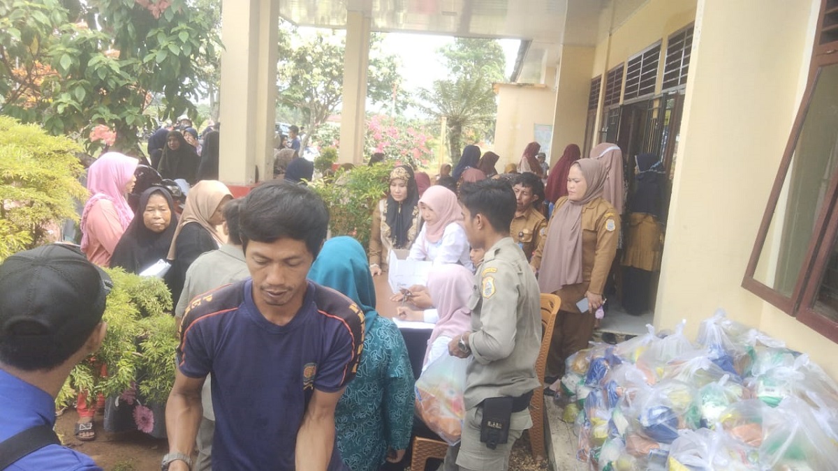 Operasi Pasar Murah di Tanjabtim, Penerima PKH Tebus Sembako Hanya Rp 75 Ribu
