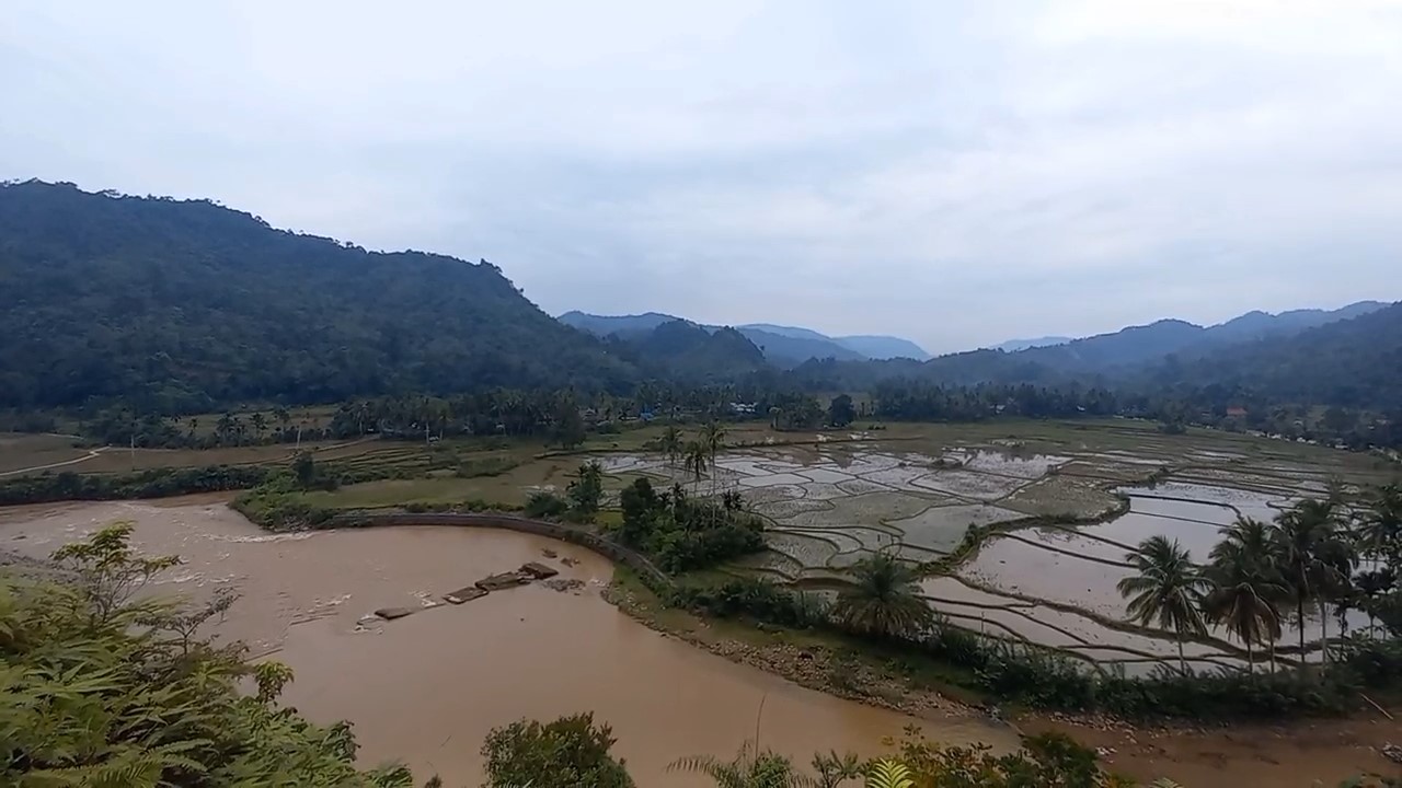 Desa Tanpa Jaringan Internet, Untuk Menelpon Warga Harus Berjalan ke Desa Tetangga