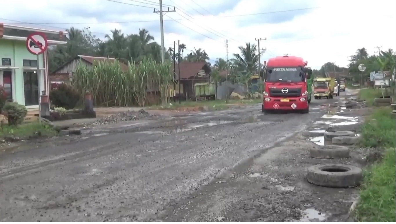 Sepanjang 117 Km Jalan Nasional di Jambi Dalam Kondisi Rusak