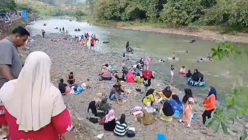 Wisata Musiman Sungai Batang Asam, Ratusan Warga Padati Sungai Saat Musim Kemarau