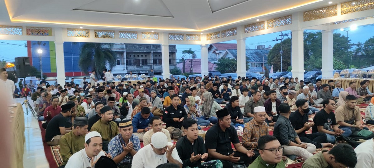 Luar Biasa !!! Buka Puasa Gubernur Jambi Al Haris dan Insan Pers di Jambi Membludak