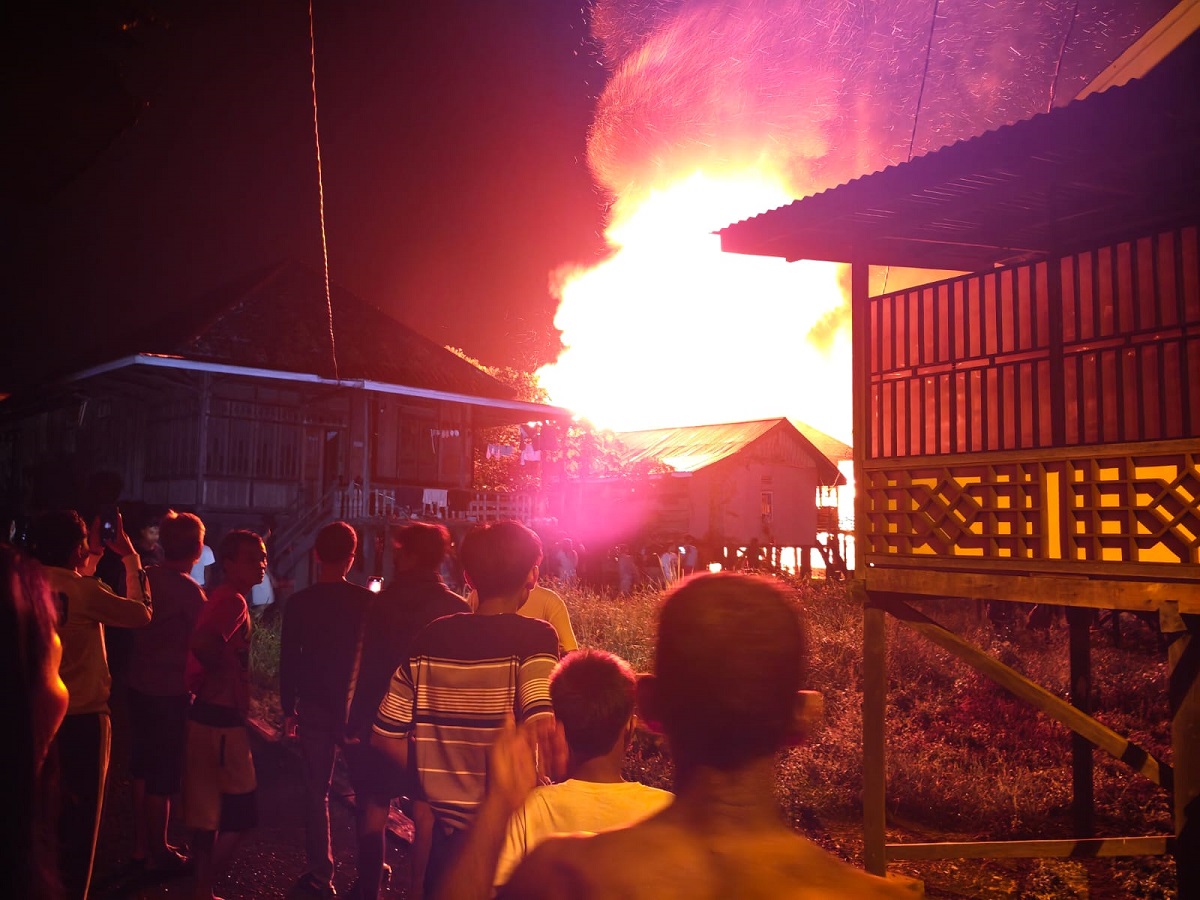 Kebakaran Hebat di Arab Melayu Jambi, 5 Rumah Hangus Dilalap Api