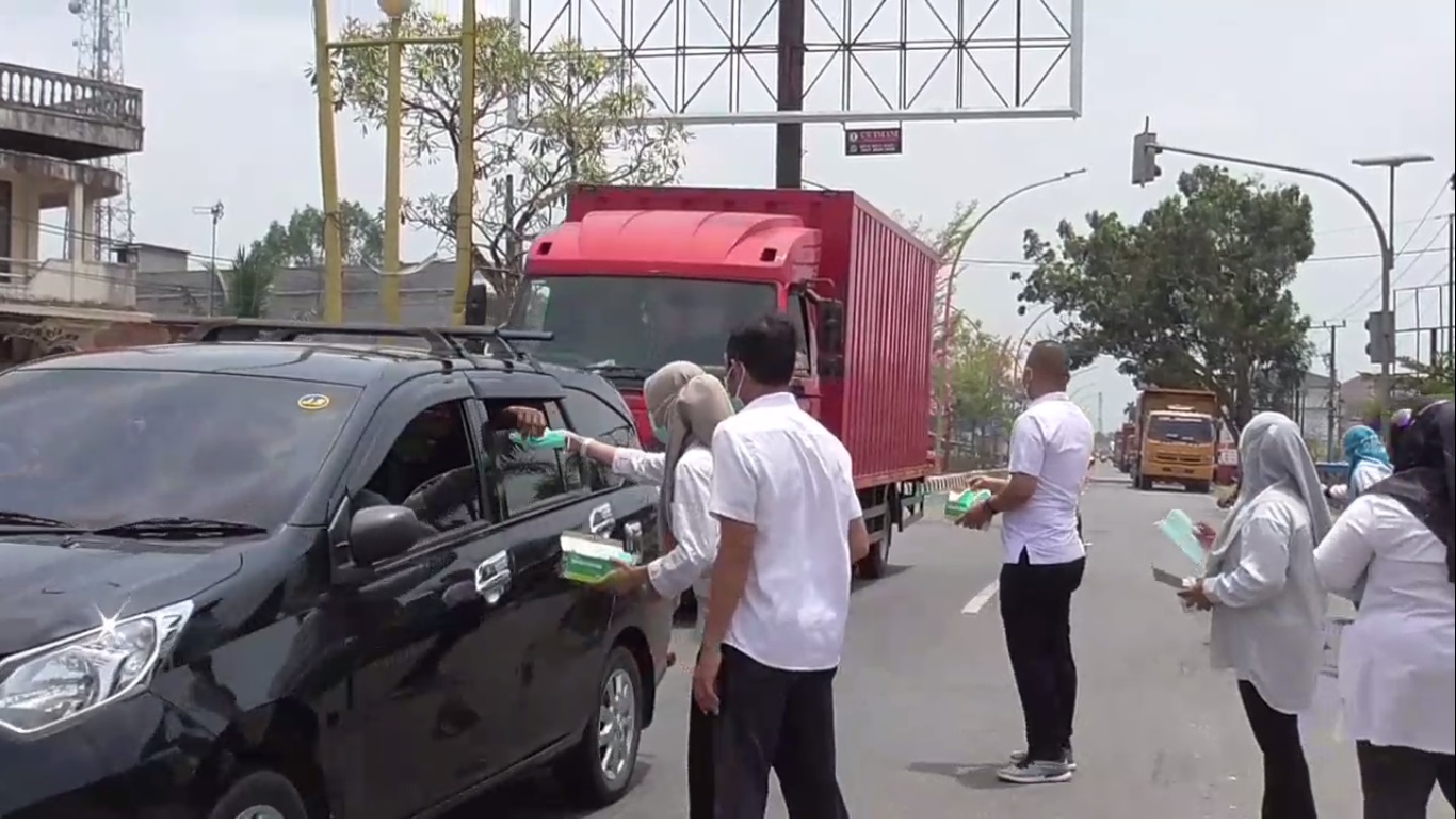 Cegah Ispa Dampak Kabut Asap, Ribuan Masker Dibagikan Kepada Masyarakat 