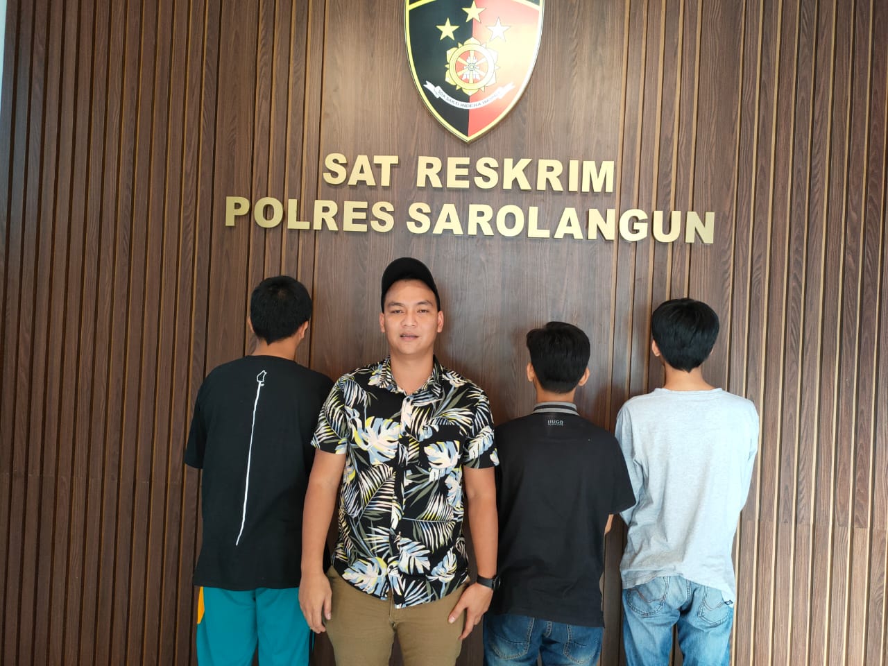 BREAKING NEWS : 3 Pelaku Pembacokan Siswa SMA N 4 Sarolangun Serahkan Diri Ke Polisi 