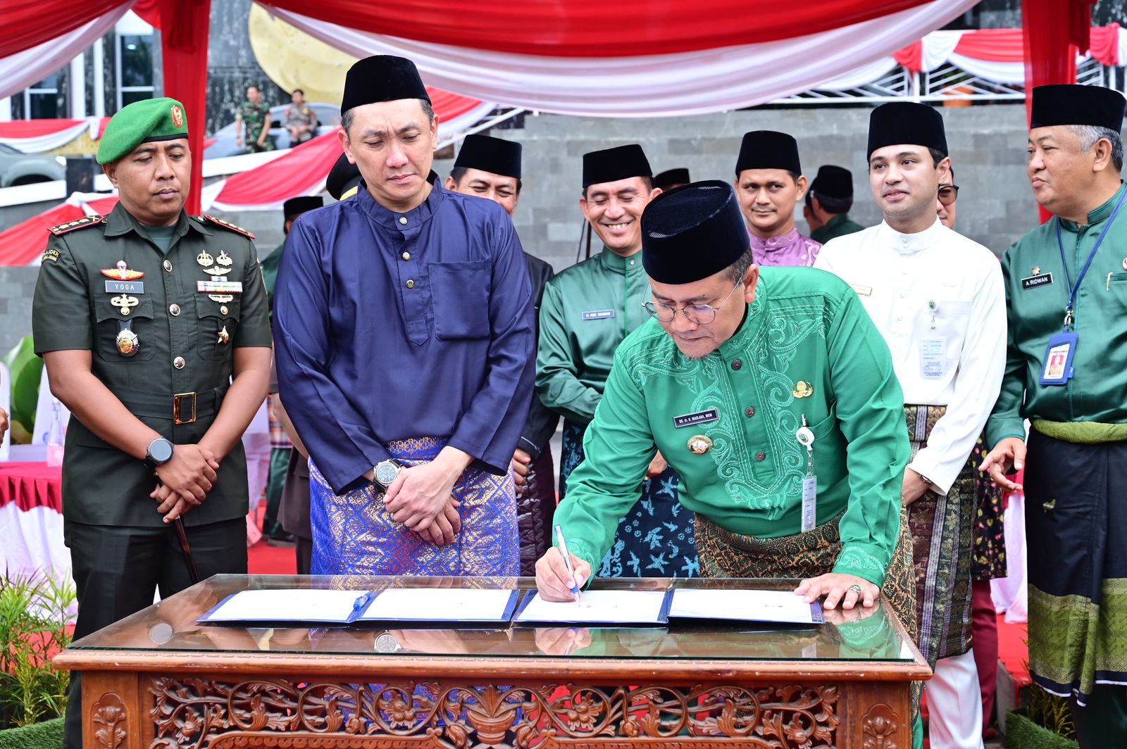 Kado HUT Kota Jambi, Maulana Teken MoU Bus Listrik sebagai Langkah Awal Transportasi Ramah Lingkungan