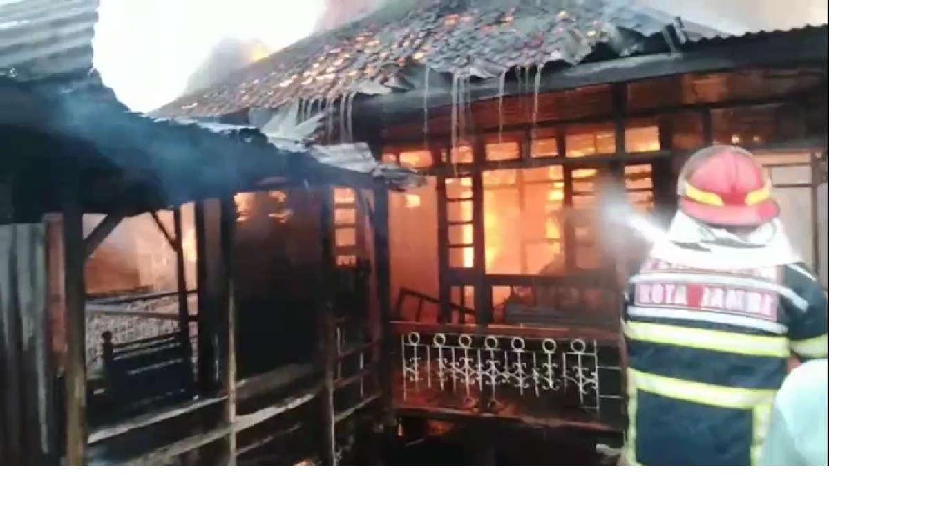Api Lahap 4 Rumah di Tanjung Raden, Diduga Akibat Regulator Gas Bocor