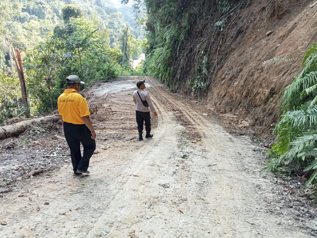 Longsor di Batang Asai Telah Diatasi, Jalan Menuju 7 Desa Sudah Dapat Dilalui