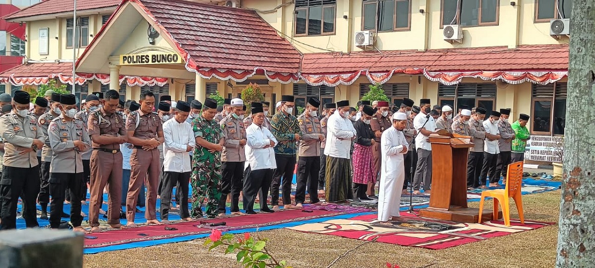 Hujan Tak Kunjung Turun, Polres Bungo Bersama Forkopimda Gelar Shalat Istisqa