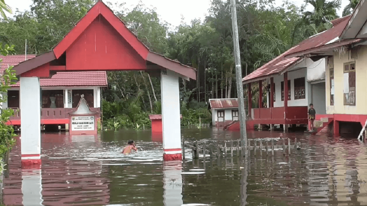 86 Sekolah di Muaro Jambi Terdampak Banjir, Pembelajan Tatap Muka Ditiadakan 