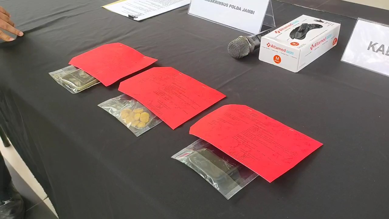 Polda Jambi Sita Dua Ekskavator dan 94,61 Gram Material Diduga Emas dari Tambang Ilegal di Bungo