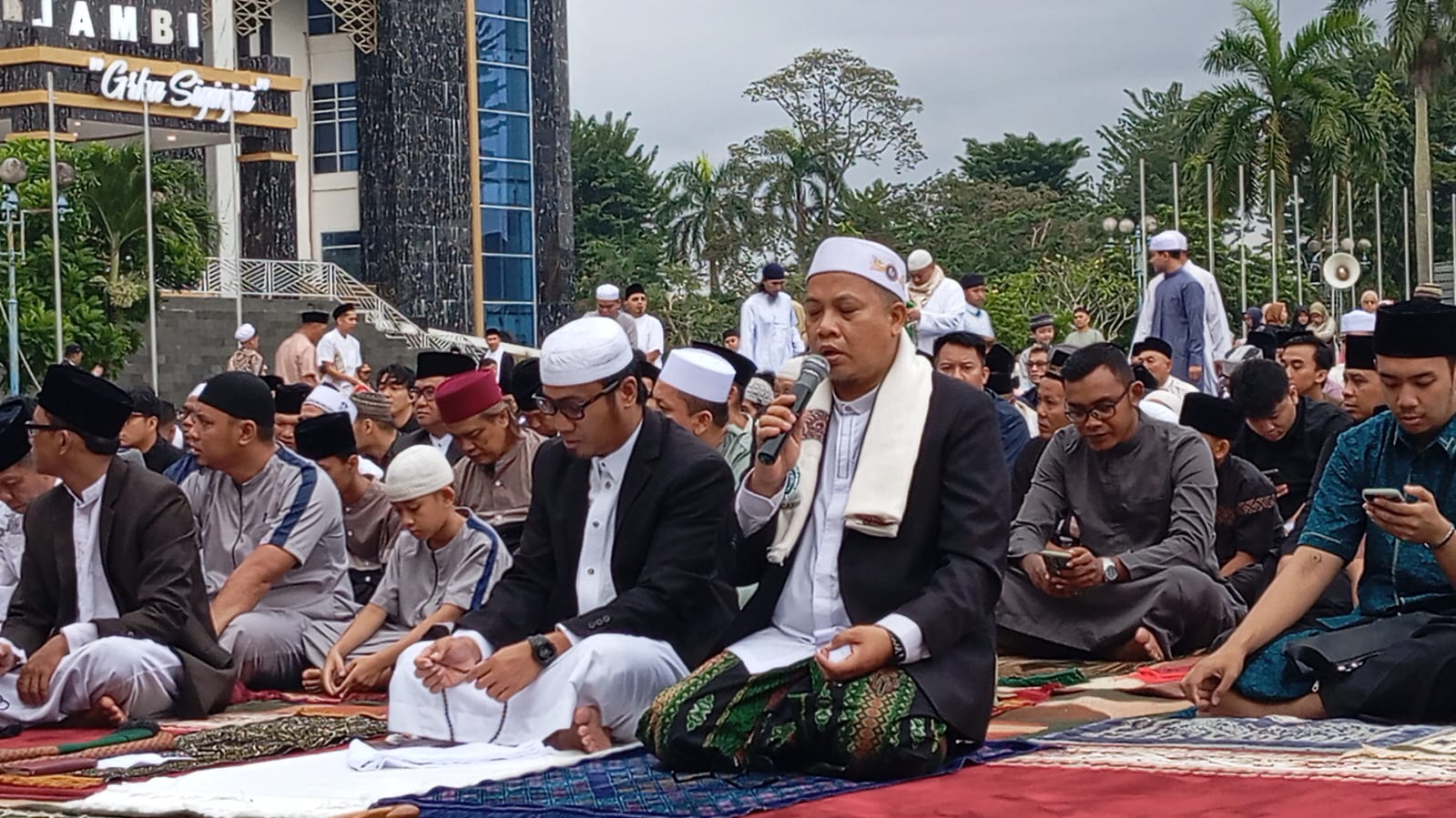 Membelah Dada, Menanam Jiwa: Ketika Takbir Jambi Tak Sekadar Mengetuk Langit