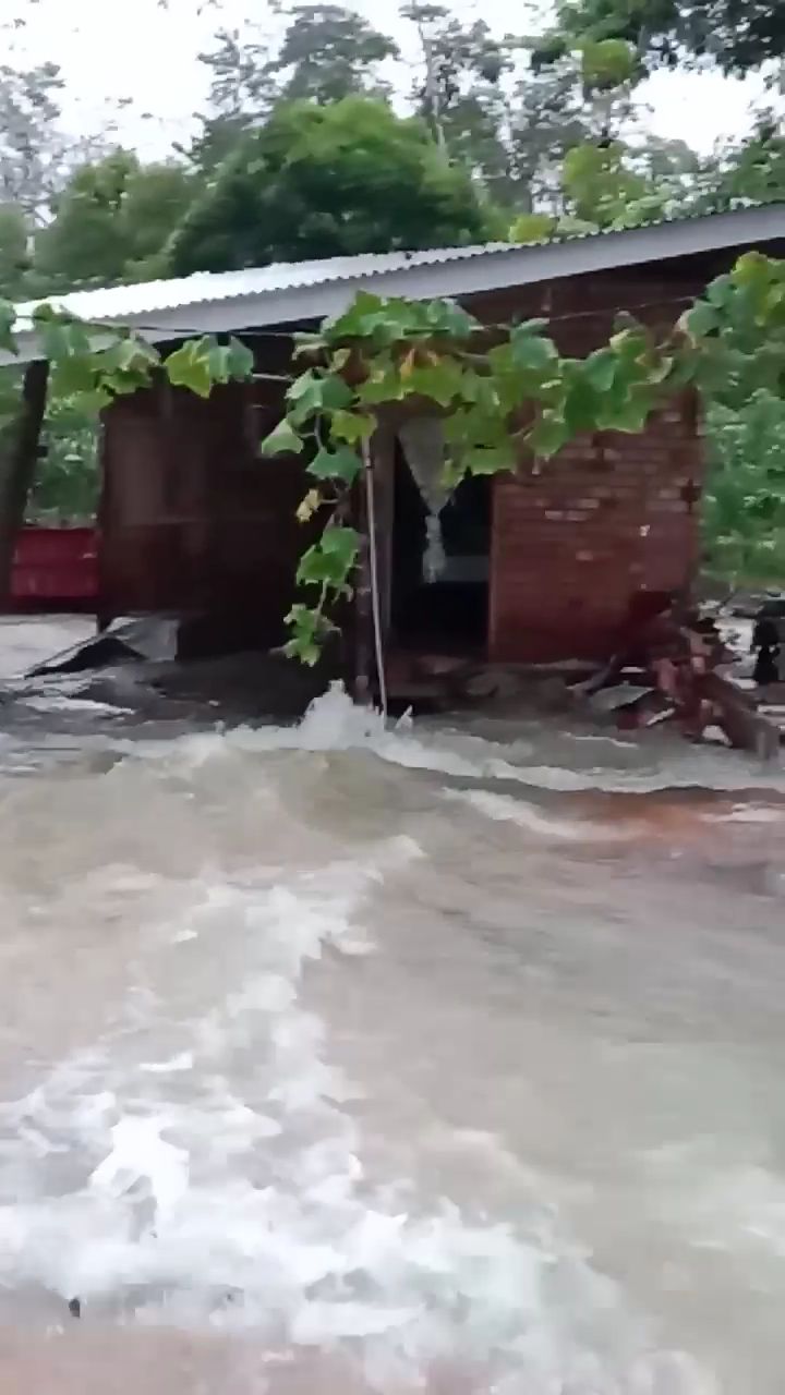 10 Rumah Diterjang Banjir Bandang di Kabupaten Tebo, 1 Rumah Roboh