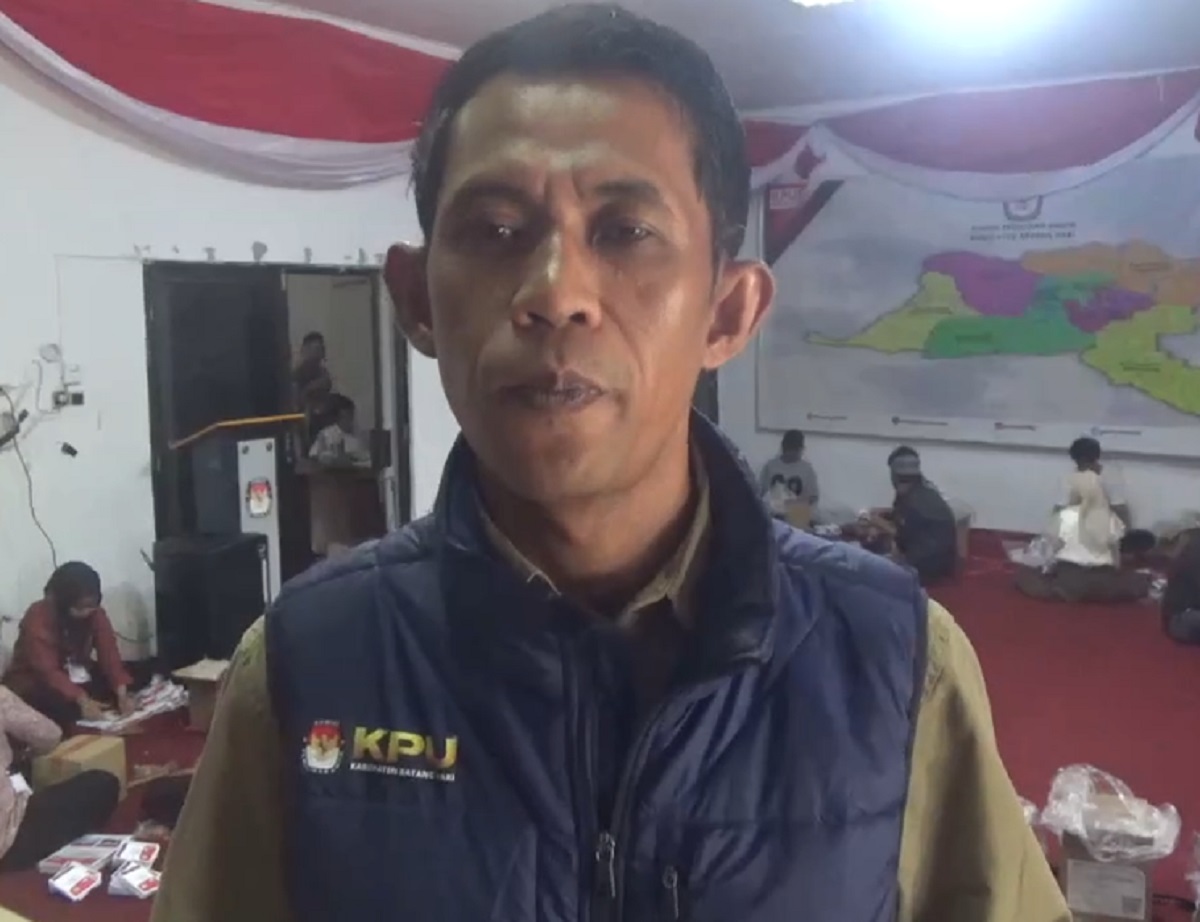 KPU Batanghari Sortir dan Lipat 223.733 Surat Suara Pilgub Jambi