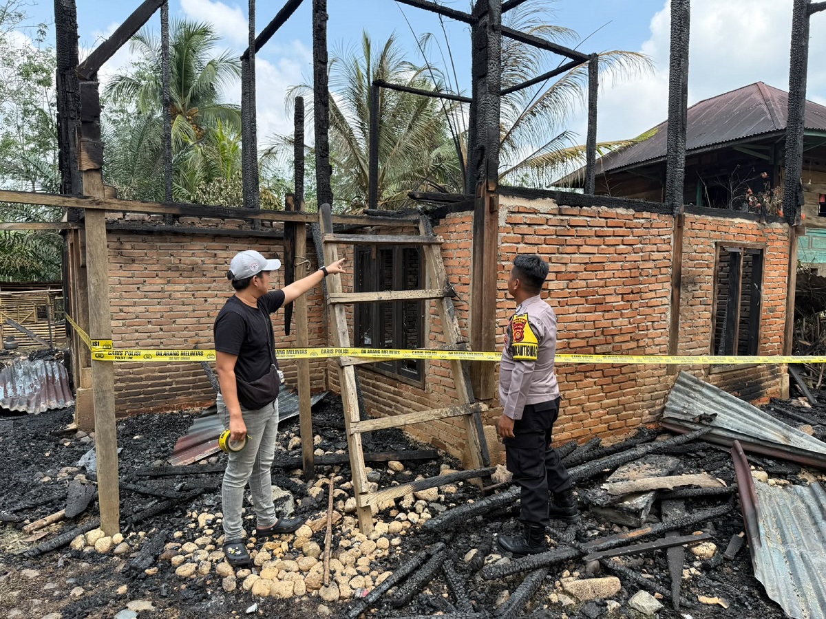Di Tinggal Ke kebun Rumah Ludes kebakar! Kerugian Ditaksir Capai Rp300 Juta