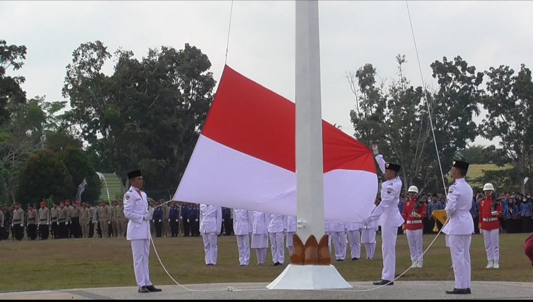 Pemkab Muaro Jambi Sukses Gelar Upacara Pengibaran Bendera Merah Putih Dalam Rangka HUT Ke 79 RI